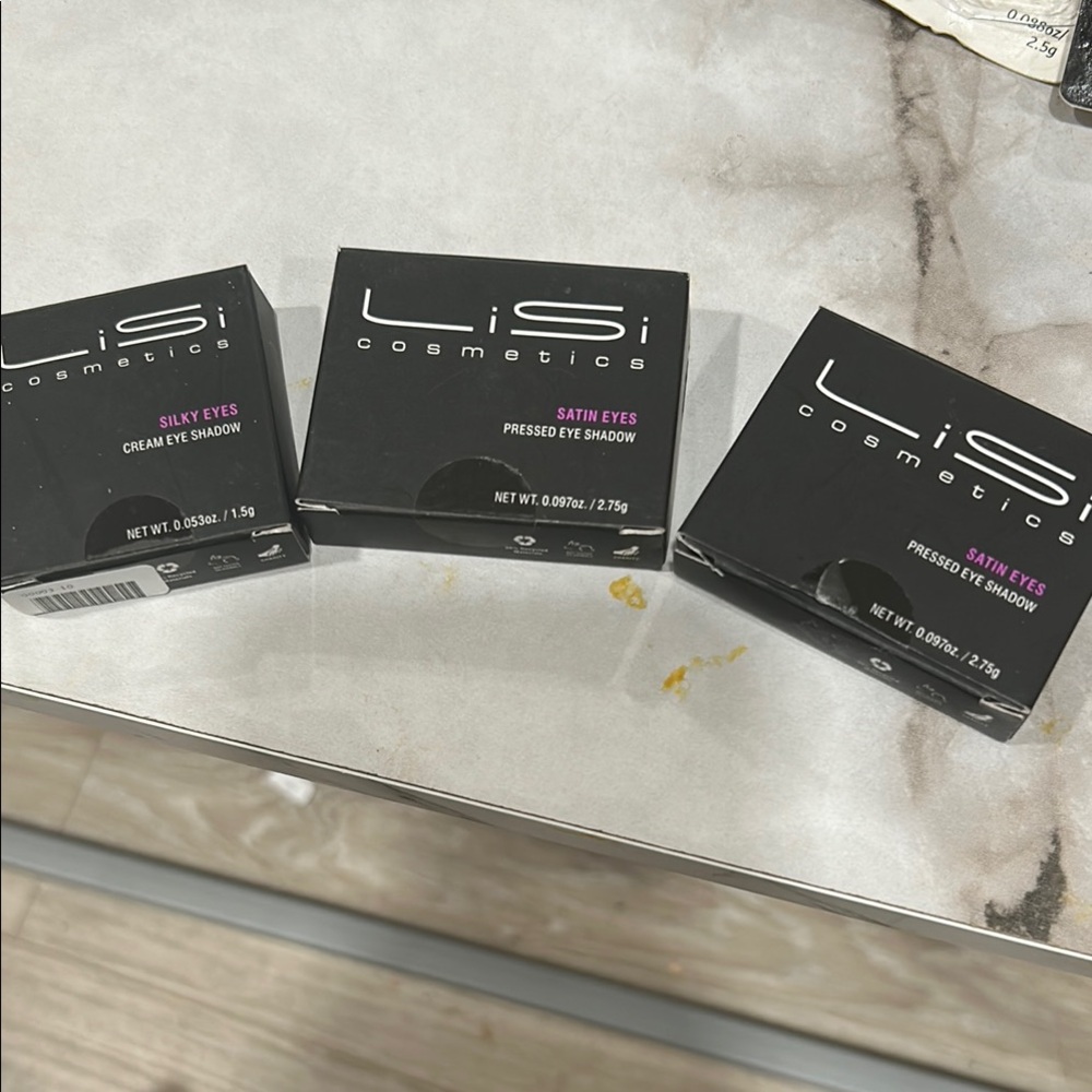 LiSi Eyeshadow bundle for Bold Looks